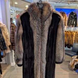 Luxurious Fur Mink Coat with Black and Fox Brown Accents
